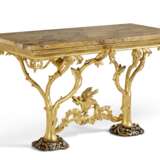 A PAIR OF ITALIAN GILTWOOD CONSOLES TABLES - фото 5