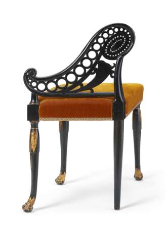FOUR NORTH EUROPEAN BLACK-PAINTED AND PARCEL GILT SIDE CHAIRS - photo 5