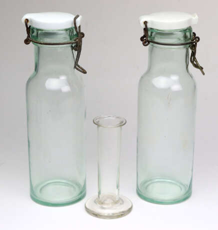 2 Milchflaschen und Glaszylinder - photo 1