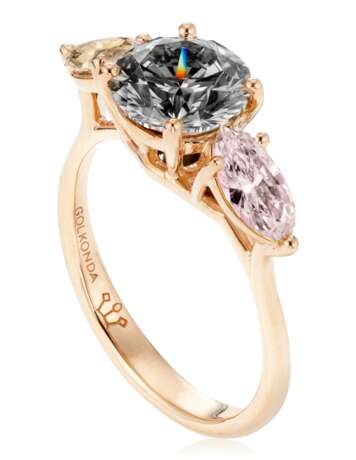 MULTI-COLORED DIAMOND RING WITH GIA REPORTS - фото 2