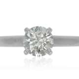 Cartier. ROUND DIAMOND RING OF 0.96 CARAT WITH GIA REPORT - фото 1