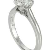 Cartier. ROUND DIAMOND RING OF 0.96 CARAT WITH GIA REPORT - фото 2