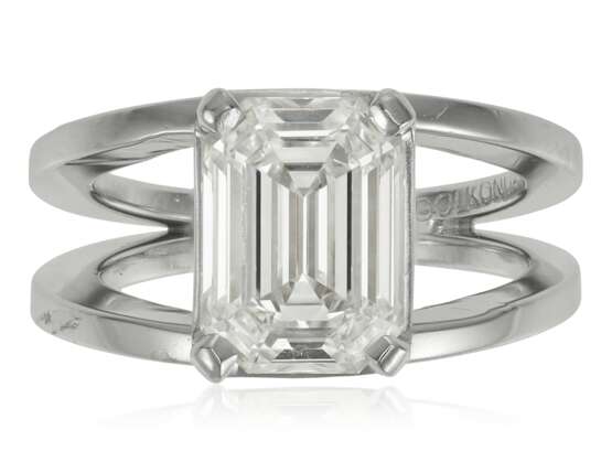 EMERALD-CUT DIAMOND RING OF 4.20 CARATS WITH GIA REPORT - photo 1