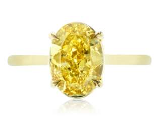 FANCY INTENSE YELLOW DIAMOND RING OF 3.08 CARATS WITH GIA REPORT