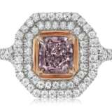 FANCY PURPLE-PINK DIAMOND RING OF 1.00 CARAT WITH GIA REPORT - фото 1