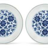 A PAIR OF BLUE AND WHITE 'LOTUS' DISHES - photo 1