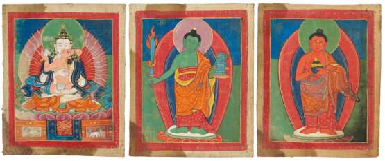 A GROUP OF NINETEEN SMALL PAINTED THANGKAS - Foto 5