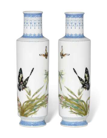 A PAIR OF FAMILLE ROSE 'BUTTERFLIES AND FLOWERS' VASES - фото 1