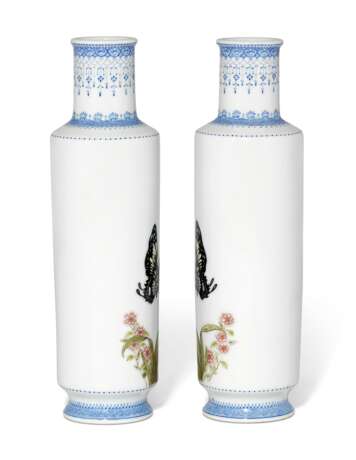 A PAIR OF FAMILLE ROSE 'BUTTERFLIES AND FLOWERS' VASES - photo 3