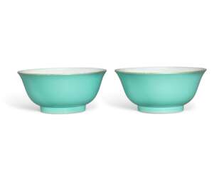 A PAIR OF TURQUOISE-ENAMELLED BOWLS