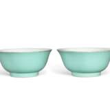 A PAIR OF TURQUOISE-ENAMELLED BOWLS - фото 2