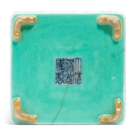 A RARE INSCRIBED BLUE-ENAMELLED SQUARE-FORM BRUSH POT - фото 5