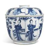 A MOULDED BLUE AND WHITE BOWL AND COVER - фото 1