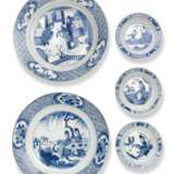 A GROUP OF FIVE BLUE AND WHITE 'FIGURAL' DISHES - photo 1