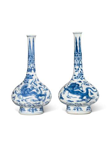TWO BLUE AND WHITE ‘DRAGON’ BOTTLE VASES - фото 2