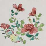 A GROUP OF THREE PAINTED ENAMEL FAMILLE ROSE DISHES AND A VASE - photo 8