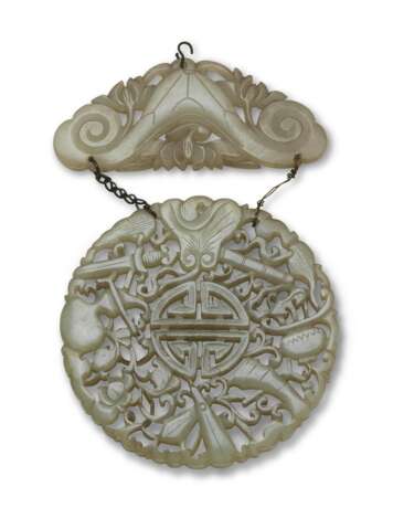 A PALE CELADON JADE RETICULATED TWO-PART HANGING PENDANT - photo 2