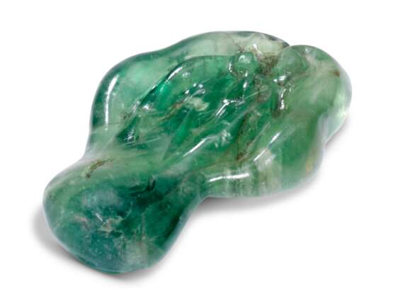 A SMALL EMERALD 'FINGER CITRON' CARVING - photo 2