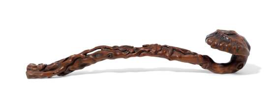 A CARVED AND PIERCED 'LINGZHI AND POMEGRANATE' BOXWOOD RUYI SCEPTRE - photo 2