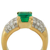 Ring mit Smaragd ca. 2 ct und 48 Prinzessdiamanten, zusammen ca. 2,81 ct - photo 5