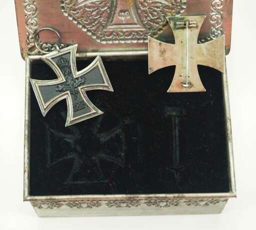 Preussen: Eisernes Kreuz, 1914, 1. und 2. Klasse im Präsentationsetui. - Foto 2