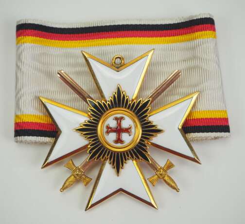 Waldeck: Verdienstkreuz, 2. Klasse mit Schwertern - Generalleutnant von Sauberzweig. - photo 1