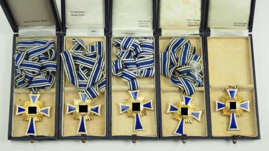 Ehrenkreuz der Deutschen Mutter, in Gold, im Etui - 5 Exemplare. - фото 1
