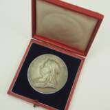 Großbritannien: Meadille auf das 60jährige Krönungsjubiläum von Königin Victoria, in Silber, im Etui. - photo 1