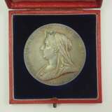 Großbritannien: Meadille auf das 60jährige Krönungsjubiläum von Königin Victoria, in Silber, im Etui. - photo 2