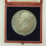 Großbritannien: Meadille auf das 60jährige Krönungsjubiläum von Königin Victoria, in Silber, im Etui. - photo 3