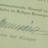 Flakkampfabzeichen der Luftwaffe Urkunde für einen Obergefreiten der 3./sch. Flakabt. 265. - Foto 2