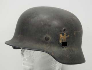 Wehrmacht: Stahlhelm M40 - Doppelemblem.