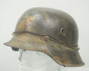 Wehrmacht: Stahlhelm M42 - getarnt.