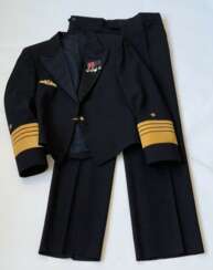 BRD: Uniformensemble eines Admirals.