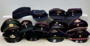 BRD: Sammlung Feuerwehr Kopfbedeckungen.