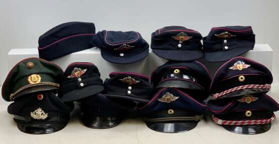 BRD: Sammlung Feuerwehr Kopfbedeckungen. - photo 1