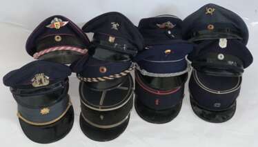 BRD: Sammlung Feuerwehr Kopfbedeckungen.