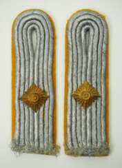 Luftwaffe: Paar Schulterstücke für einen Oberleutnant der Fliegertruppe.