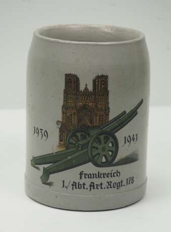 Wehrmacht: Reservistenkrug 1./ Abt. Art. Regt. 178 - Frankreich 1939/41. - Foto 1
