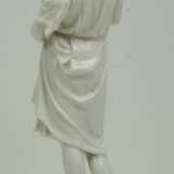 Porzellanfigur einer Maid. - photo 3
