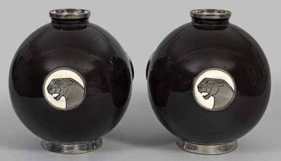 Paar große Kugelvasen "Panthère noire" im Art Déco-Stil - Foto 1