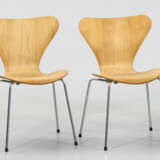 Zwei Stapelstühle von Arne Jacobsen - Foto 1