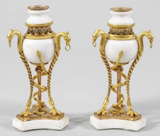 Paar feine Louis XVI-Cassolettes - фото 2