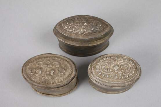 Four Silver Cans Of Persia - photo 4