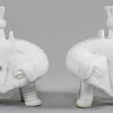 Paar Blanc-de-chine Elefanten mit Vasentülle - фото 1