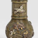 Miniatur-Vase mit Chrysanthemendekor - Foto 1