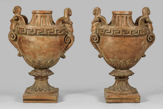 Paar große "Egyptian Revival" Vasen - Foto 1
