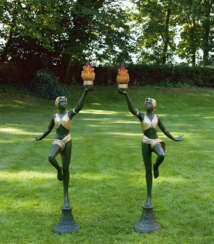 Paar große Belle Epoque-Skulpturenlampen