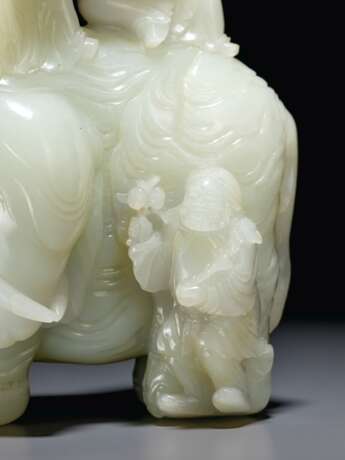 A LARGE AND FINELY CARVED WHITE JADE 'ELEPHANT AND BOYS' GRO... - photo 7