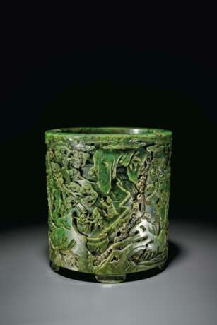 A MAGNIFICENT AND FINELY-CARVED LARGE SPINACH-GREEN JADE BRU... - фото 1